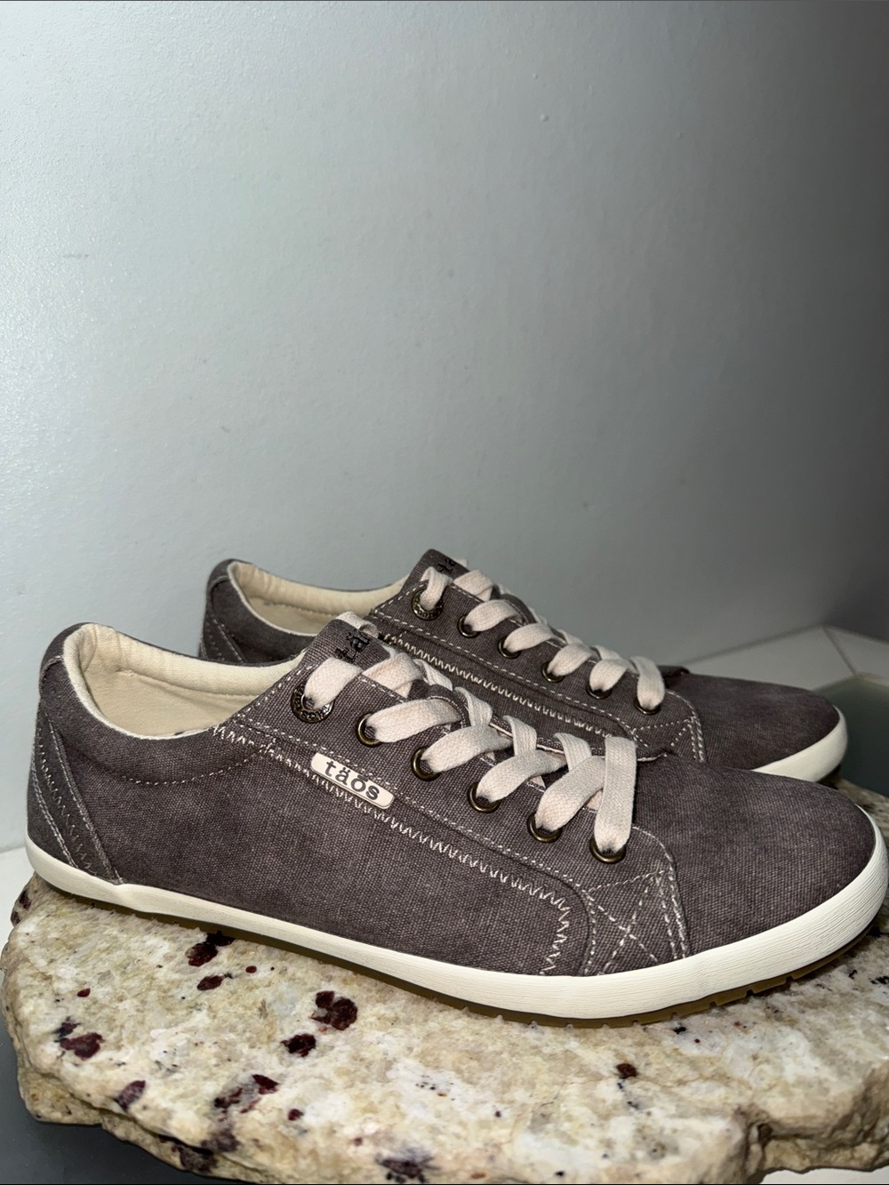Taos Star Charcoal Washed Canvas Low-Top Sneaker Sz 9.5